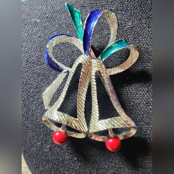 Gerrys Jewelry - Vintage GERRY'S Bell Brooch